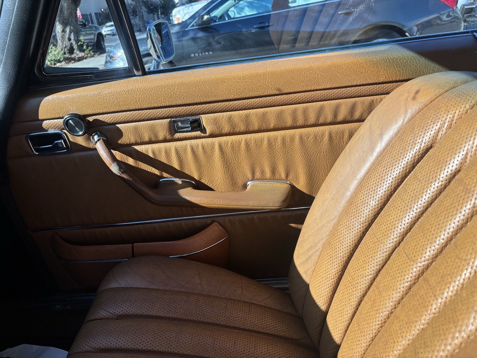 Mercedes-Benz-250-C-Coupe-1972-Coupe-22