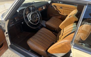 Mercedes-Benz-250-C-Coupe-1972-Coupe-24