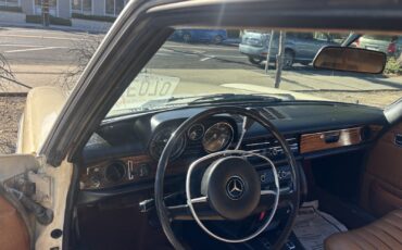 Mercedes-Benz-250-C-Coupe-1972-Coupe-25