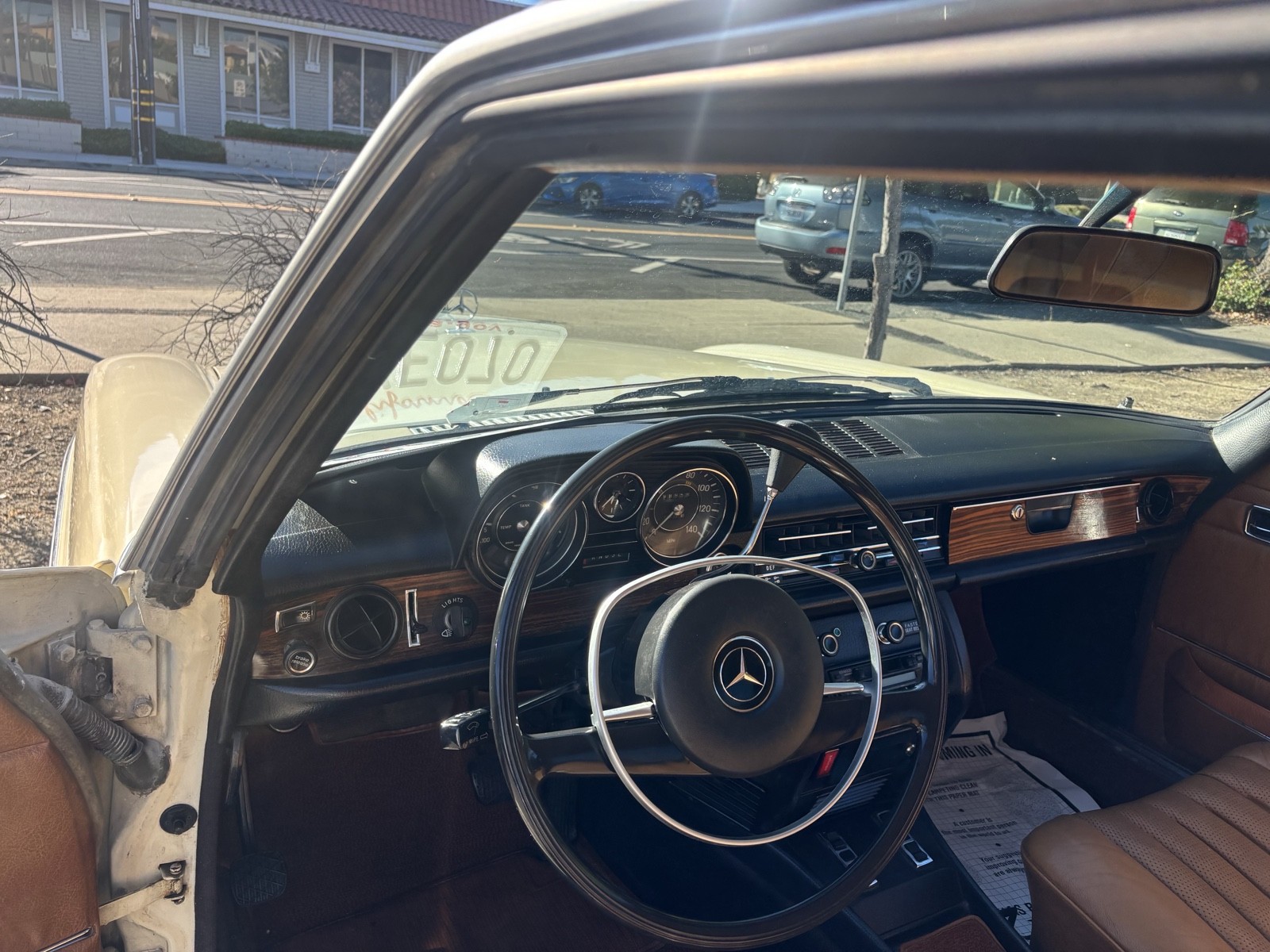 Mercedes-Benz-250-C-Coupe-1972-Coupe-25