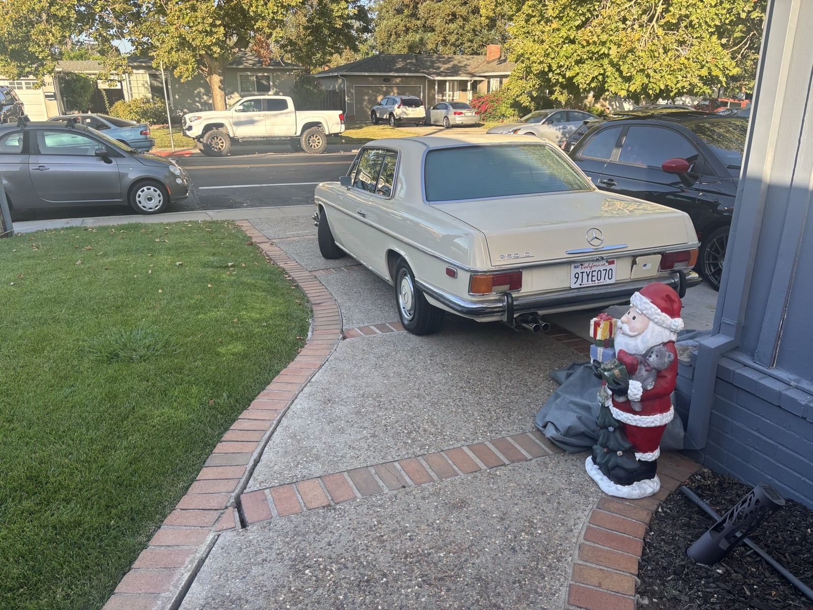 Mercedes-Benz-250-C-Coupe-1972-Coupe-27