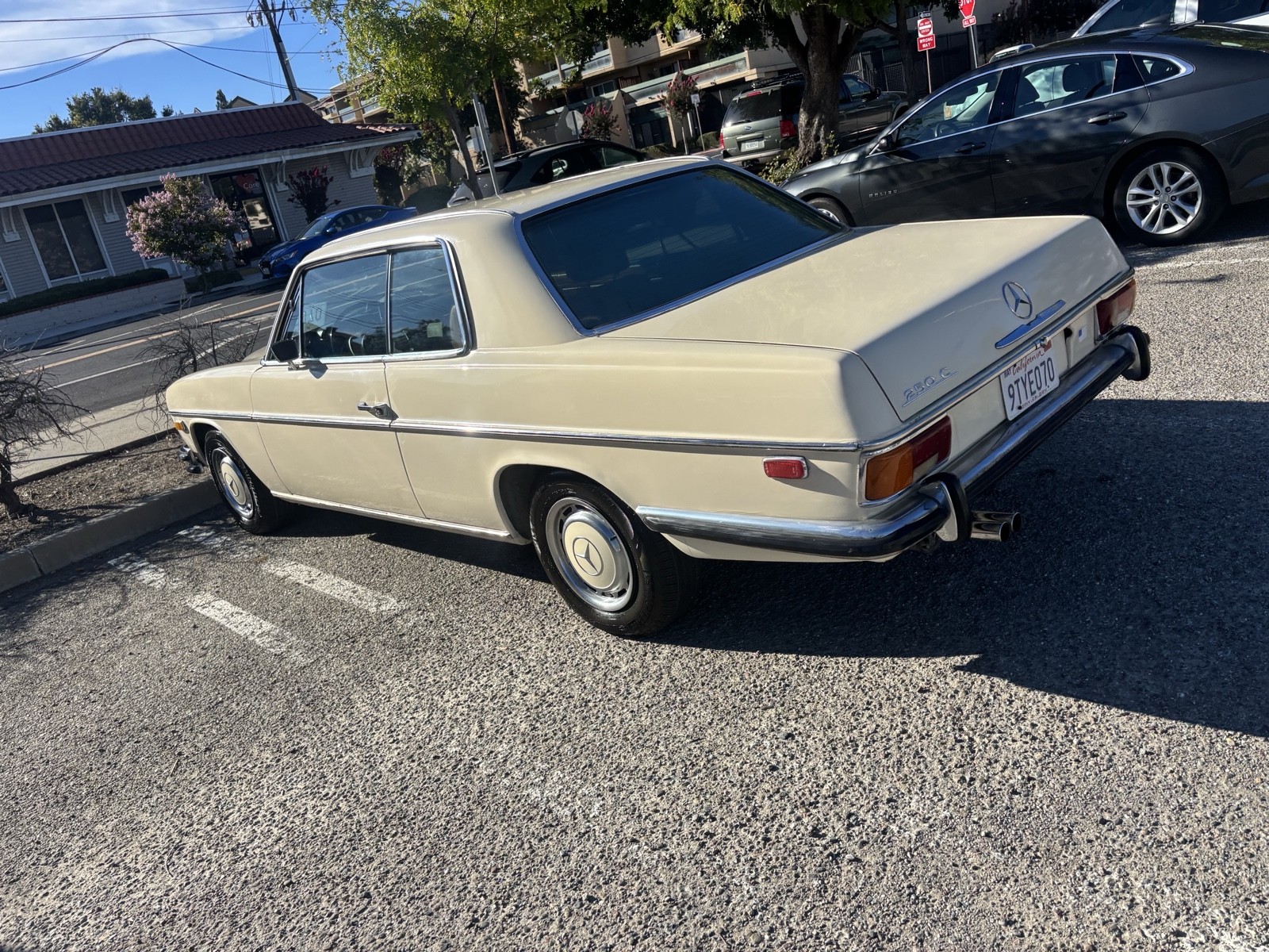 Mercedes-Benz-250-C-Coupe-1972-Coupe-3