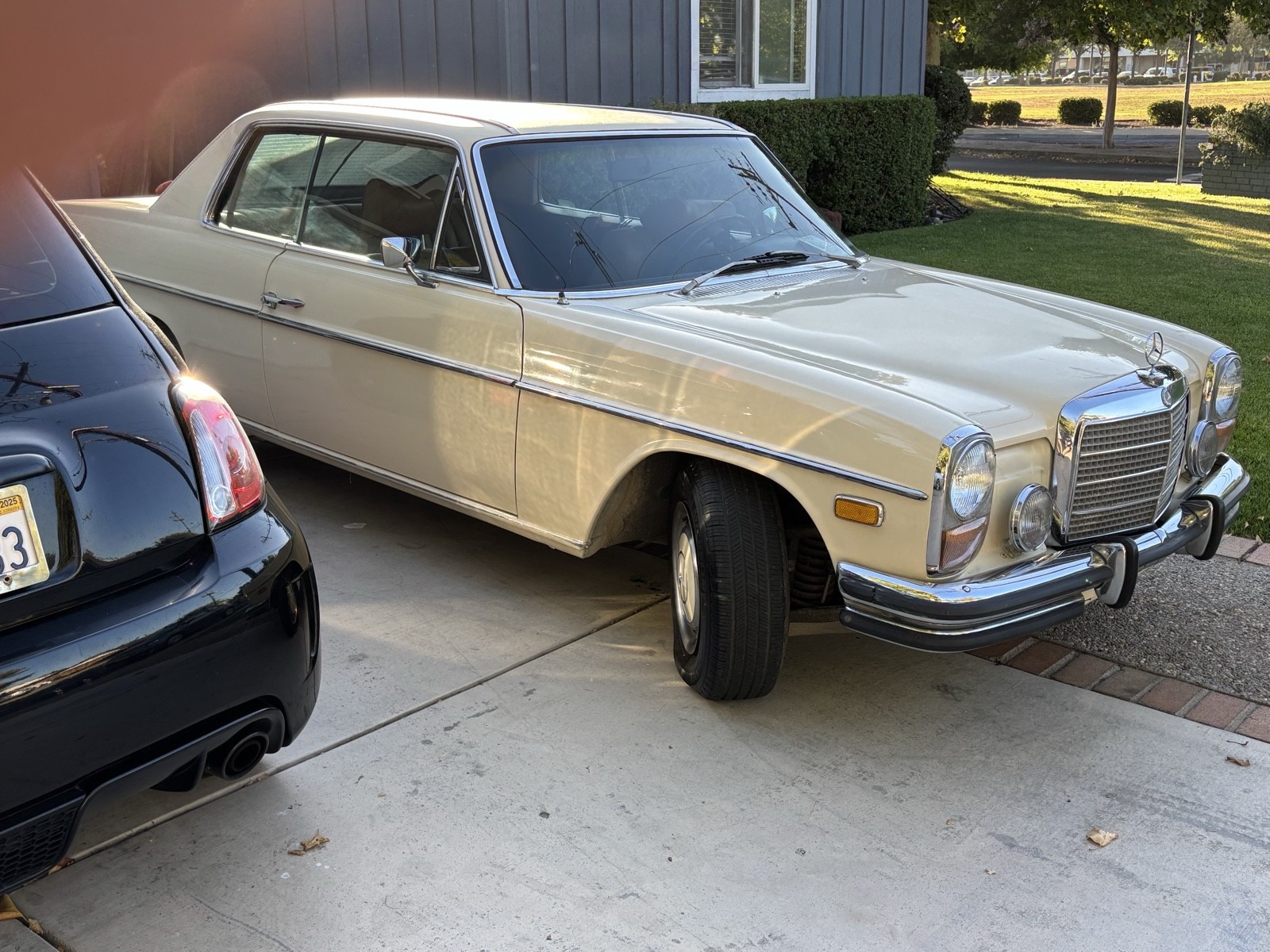 Mercedes-Benz-250-C-Coupe-1972-Coupe-5