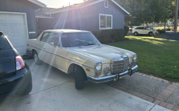 Mercedes-Benz-250-C-Coupe-1972-Coupe-6