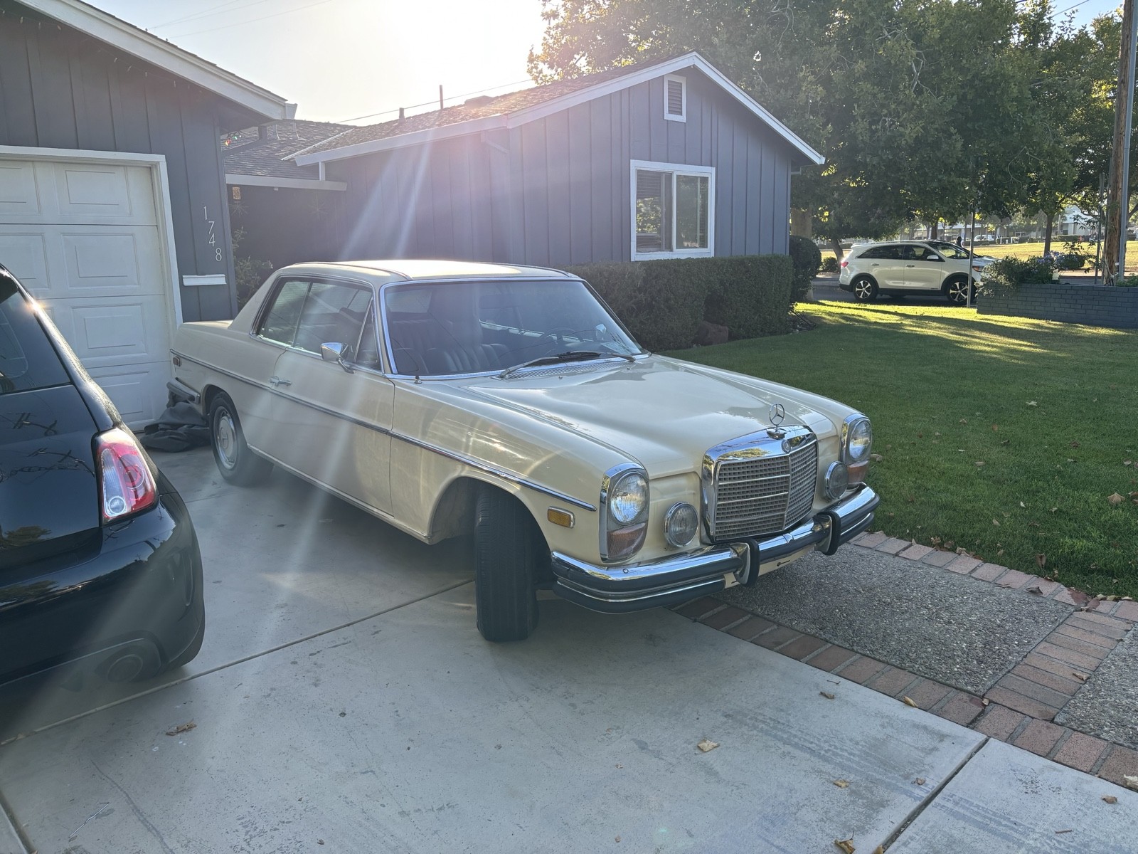 Mercedes-Benz-250-C-Coupe-1972-Coupe-6
