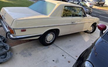 Mercedes-Benz-250-C-Coupe-1972-Coupe-7