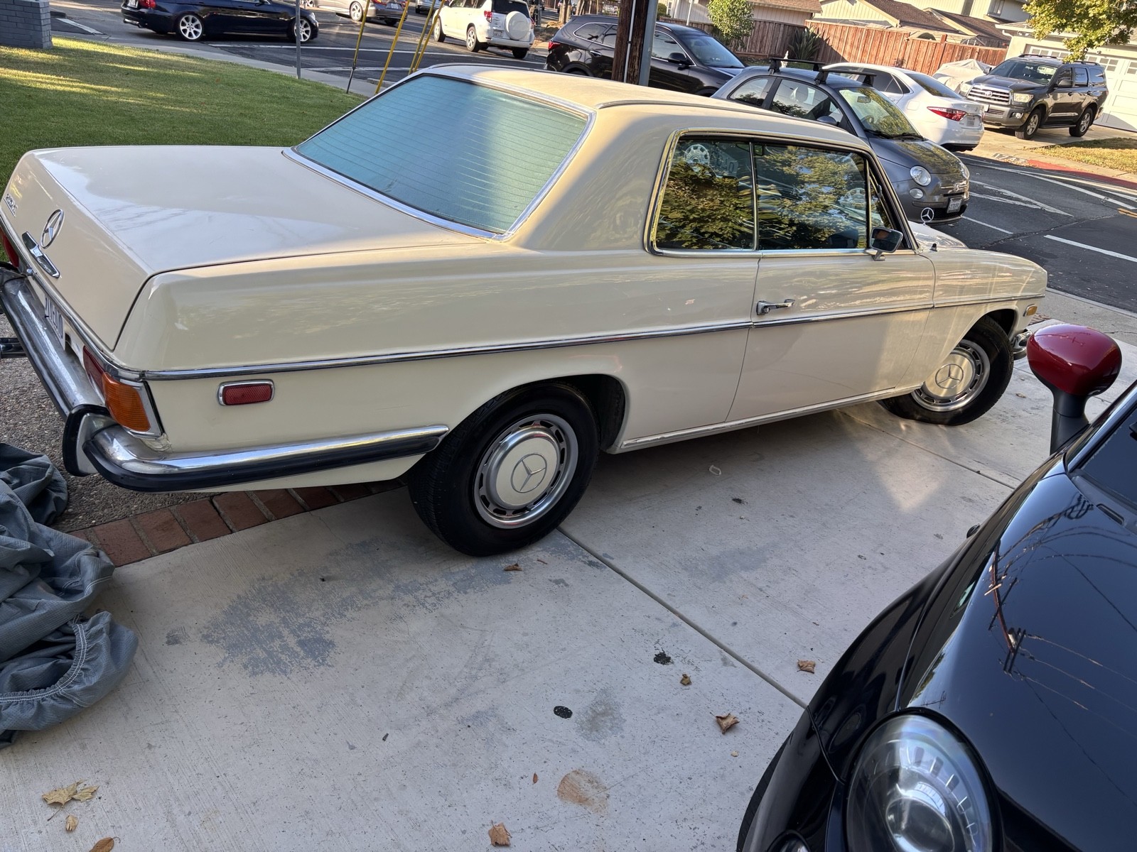 Mercedes-Benz-250-C-Coupe-1972-Coupe-7
