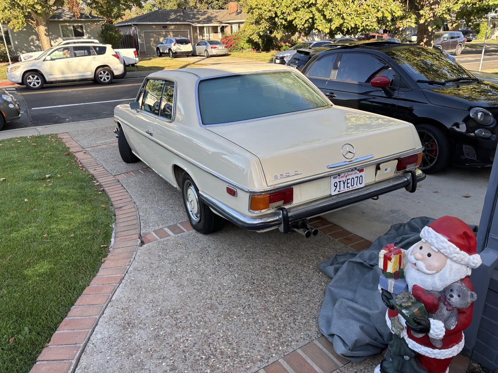 Mercedes-Benz-250-C-Coupe-1972-Coupe-8