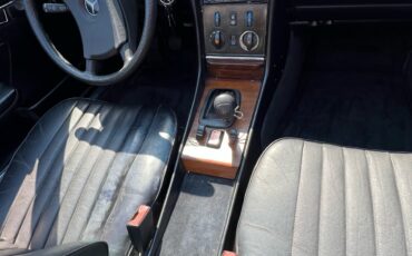 Mercedes-Benz-280-SL-1983-29