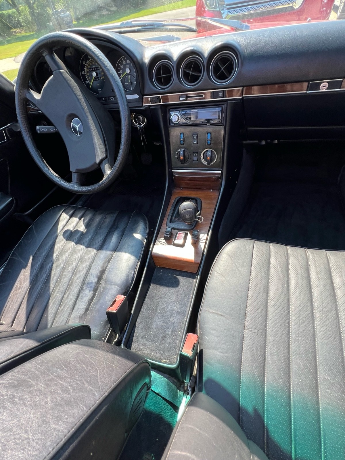Mercedes-Benz-280-SL-1983-29