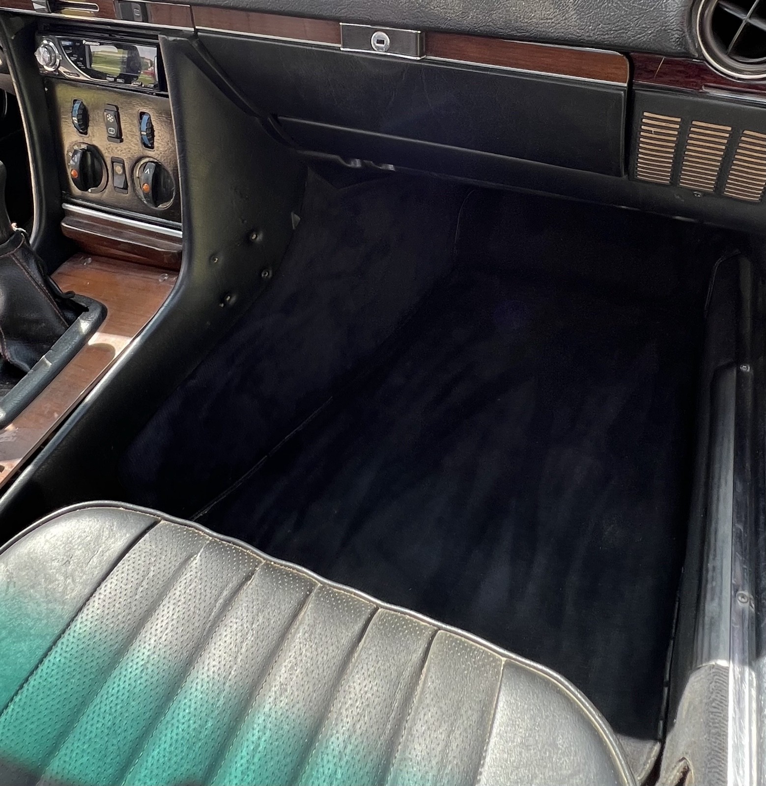 Mercedes-Benz-280-SL-1983-34
