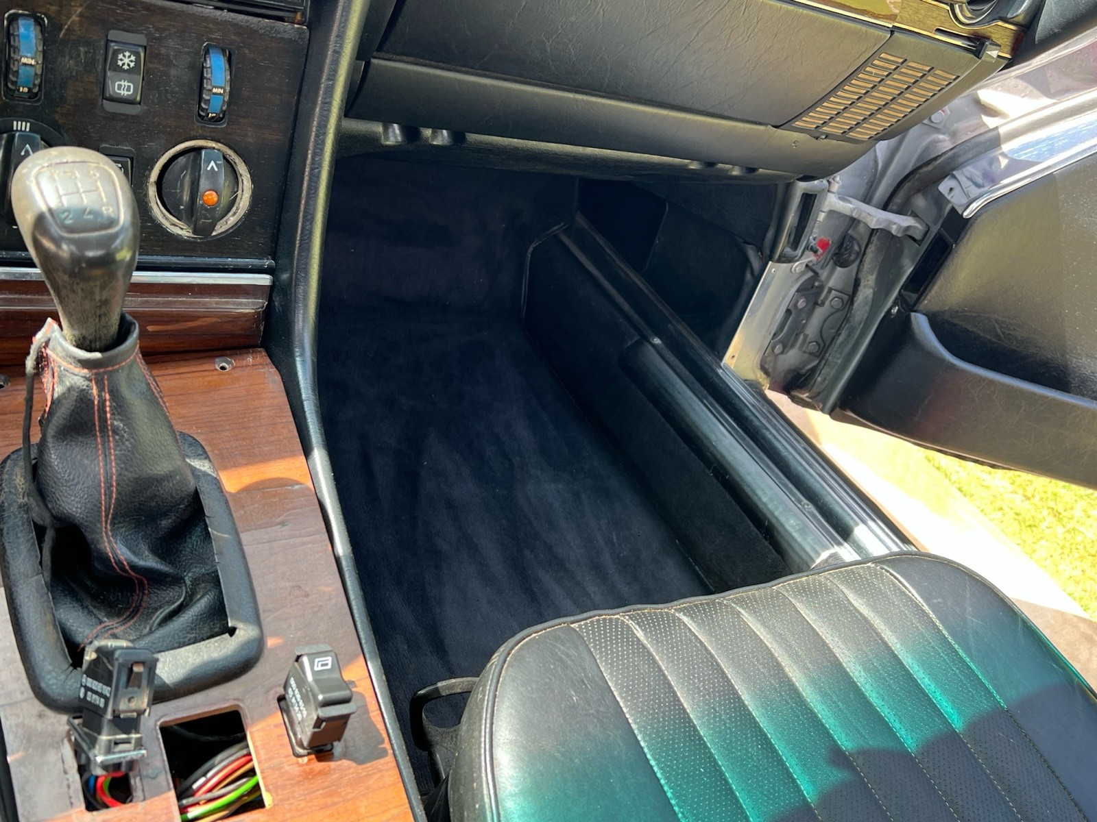 Mercedes-Benz-280-SL-1983-37