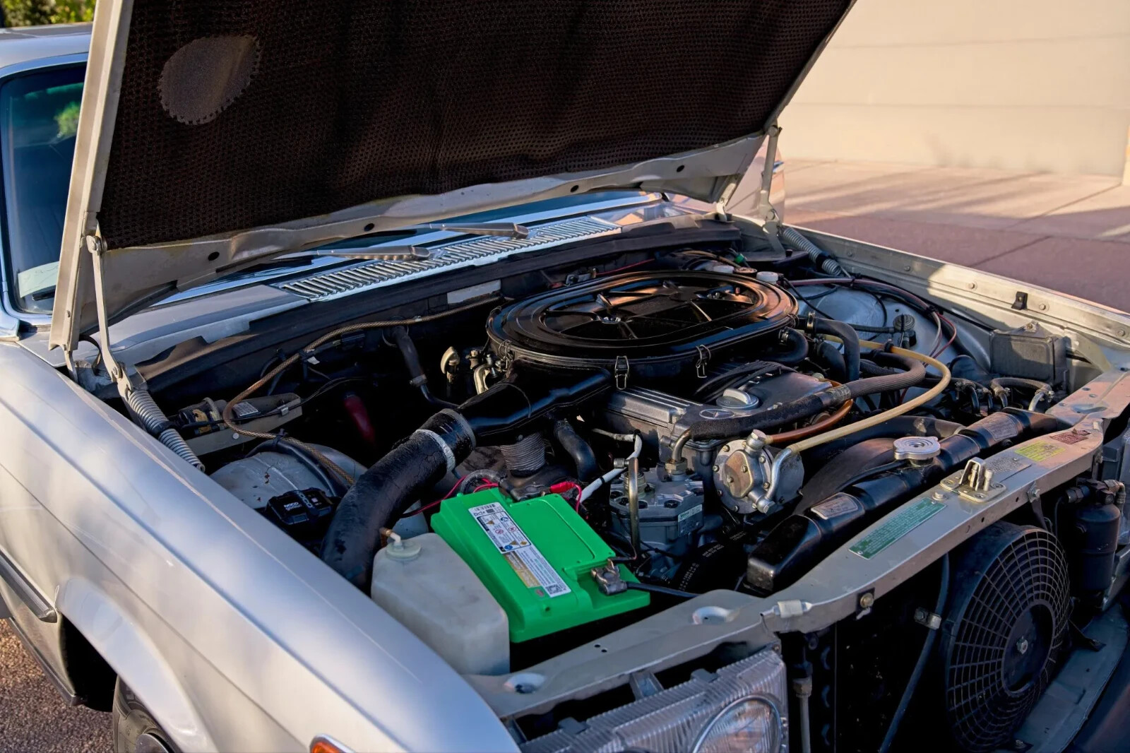 Mercedes-Benz-280S-1975-Sedan-8