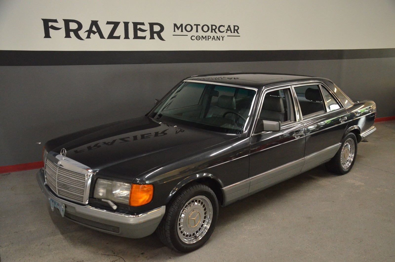 Mercedes-Benz-280SEL-1985