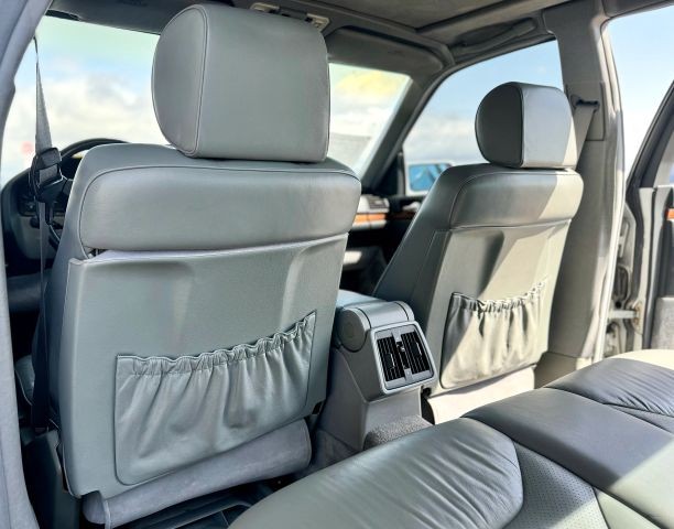 Mercedes-Benz-300-SE-1992-Sedan-20