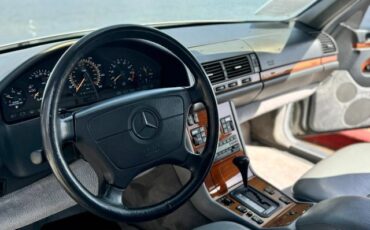 Mercedes-Benz-300-SE-1992-Sedan-22