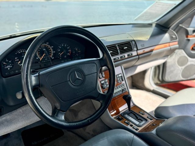 Mercedes-Benz-300-SE-1992-Sedan-22