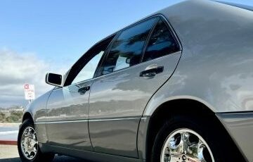 Mercedes-Benz-300-SE-1992-Sedan-9