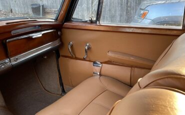 Mercedes-Benz-300-Series-1958-Sedan-10
