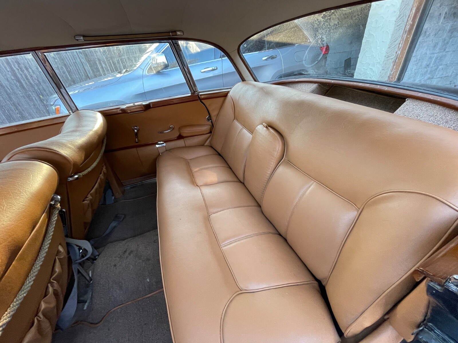 Mercedes-Benz-300-Series-1958-Sedan-11