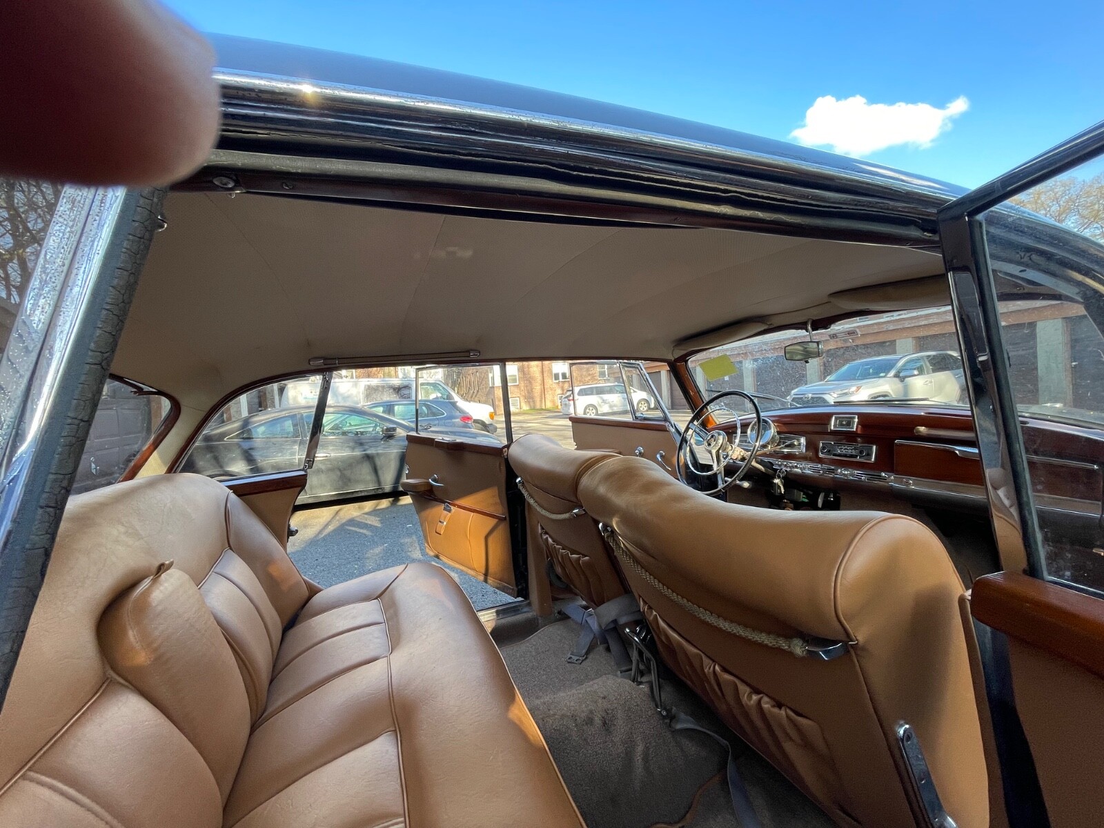 Mercedes-Benz-300-Series-1958-Sedan-14