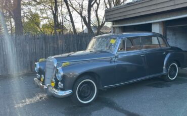 Mercedes-Benz-300-Series-1958-Sedan-2