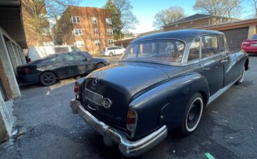 Mercedes-Benz-300-Series-1958-Sedan-3