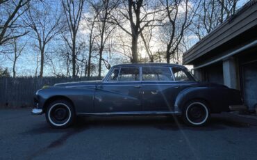 Mercedes-Benz-300-Series-1958-Sedan-7
