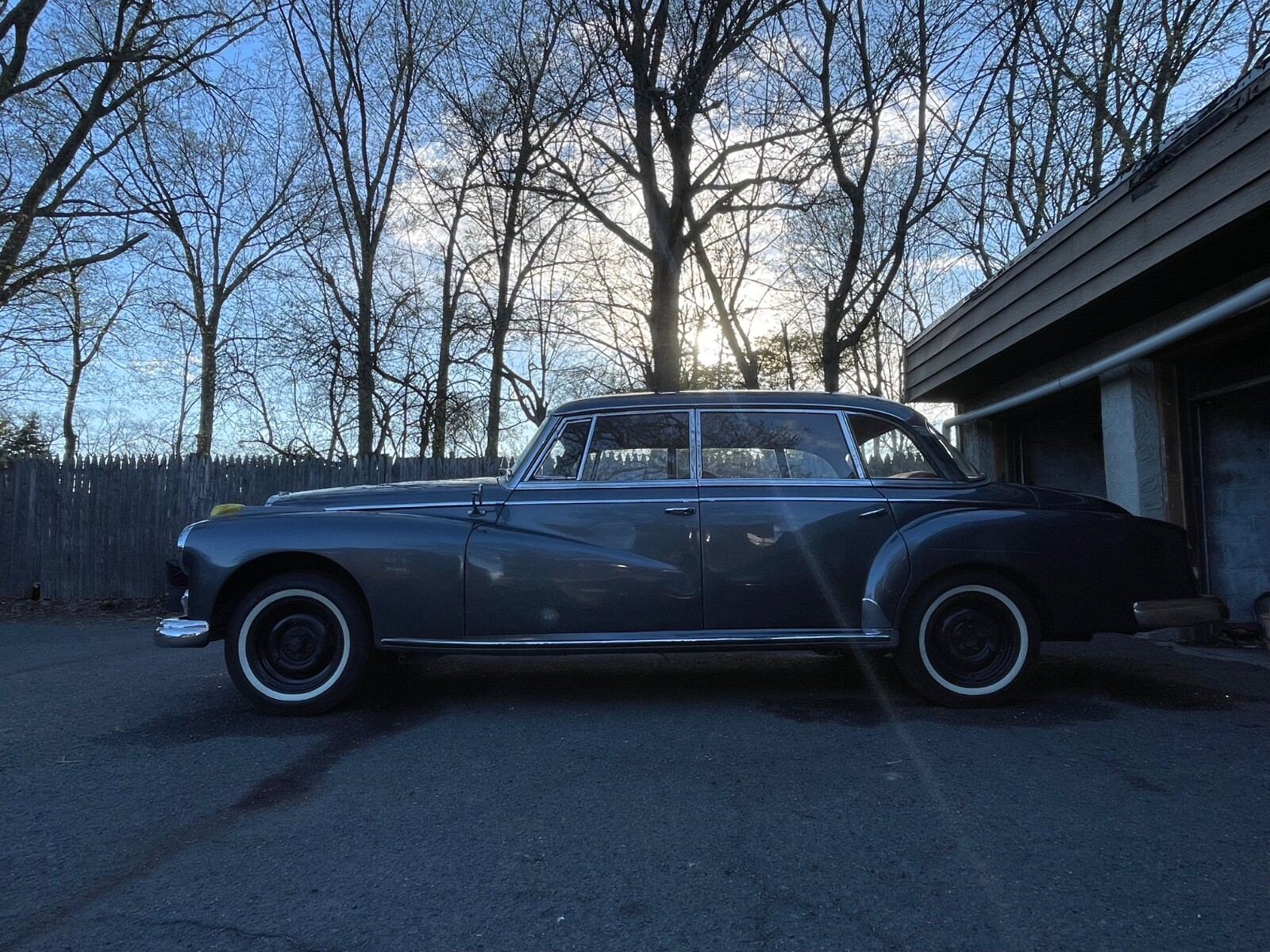 Mercedes-Benz-300-Series-1958-Sedan-7