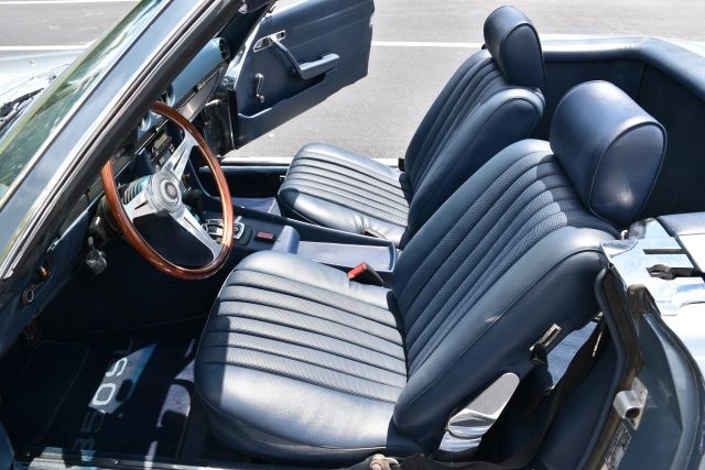 Mercedes-Benz-300-Series-1972-Convertible-14