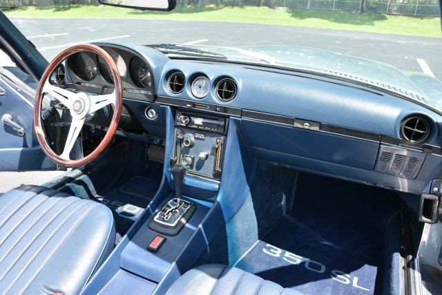 Mercedes-Benz-300-Series-1972-Convertible-16