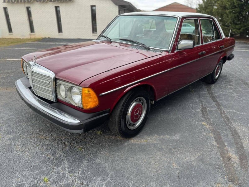Mercedes-Benz-300-Series-1977-Sedan-1