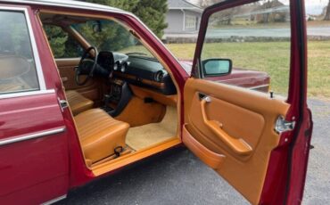 Mercedes-Benz-300-Series-1977-Sedan-13