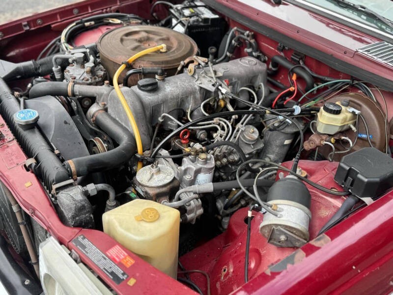 Mercedes-Benz-300-Series-1977-Sedan-23