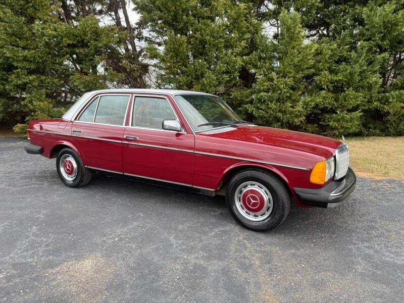 Mercedes-Benz-300-Series-1977-Sedan-4