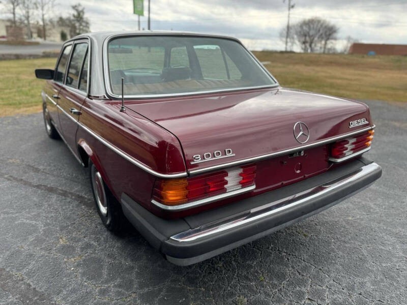 Mercedes-Benz-300-Series-1977-Sedan-5