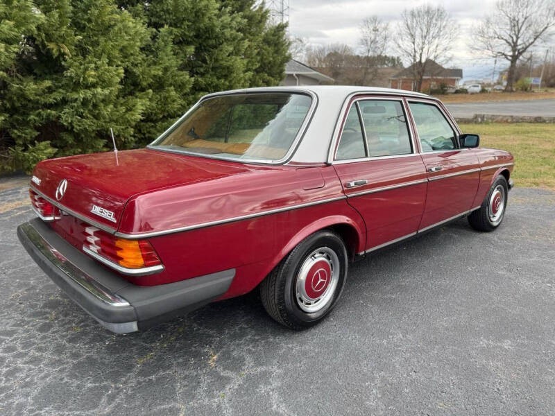 Mercedes-Benz-300-Series-1977-Sedan-6