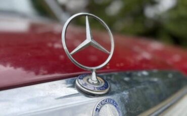 Mercedes-Benz-300-Series-1977-Sedan-7