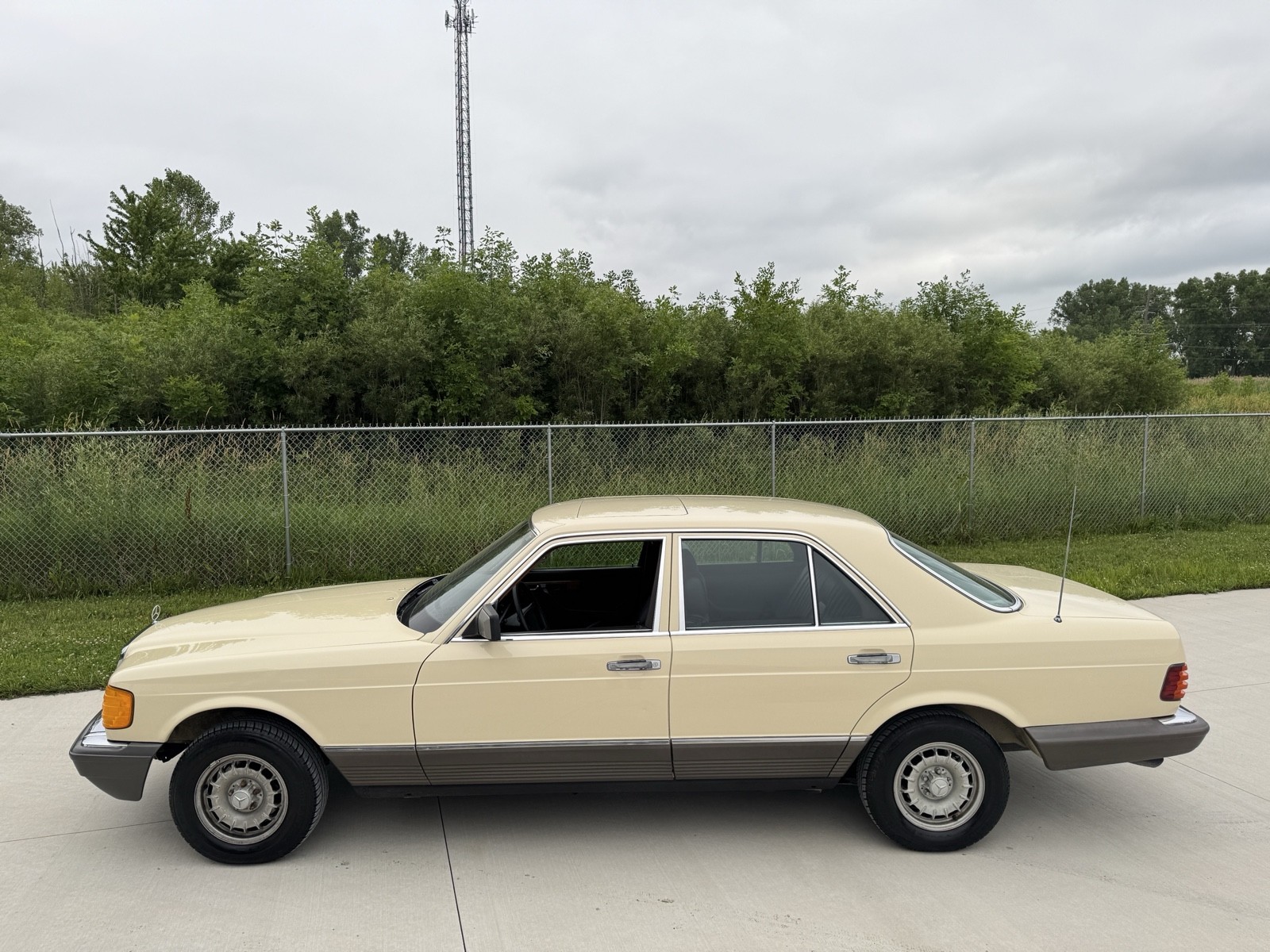 Mercedes-Benz-300-Series-1982-1