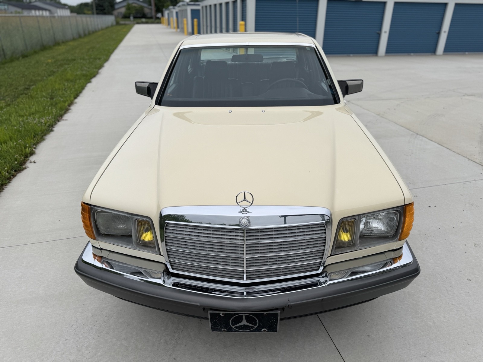 Mercedes-Benz-300-Series-1982-12