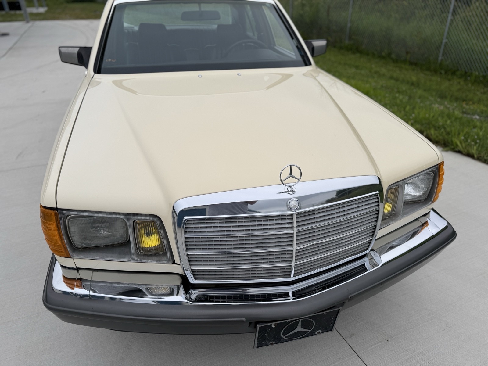 Mercedes-Benz-300-Series-1982-36