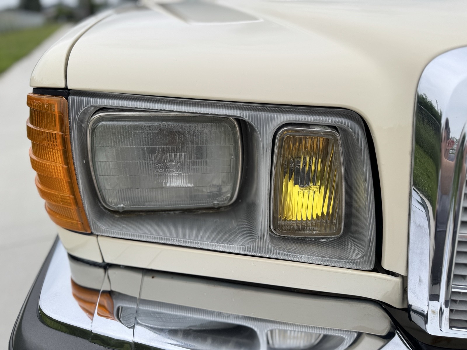 Mercedes-Benz-300-Series-1982-38