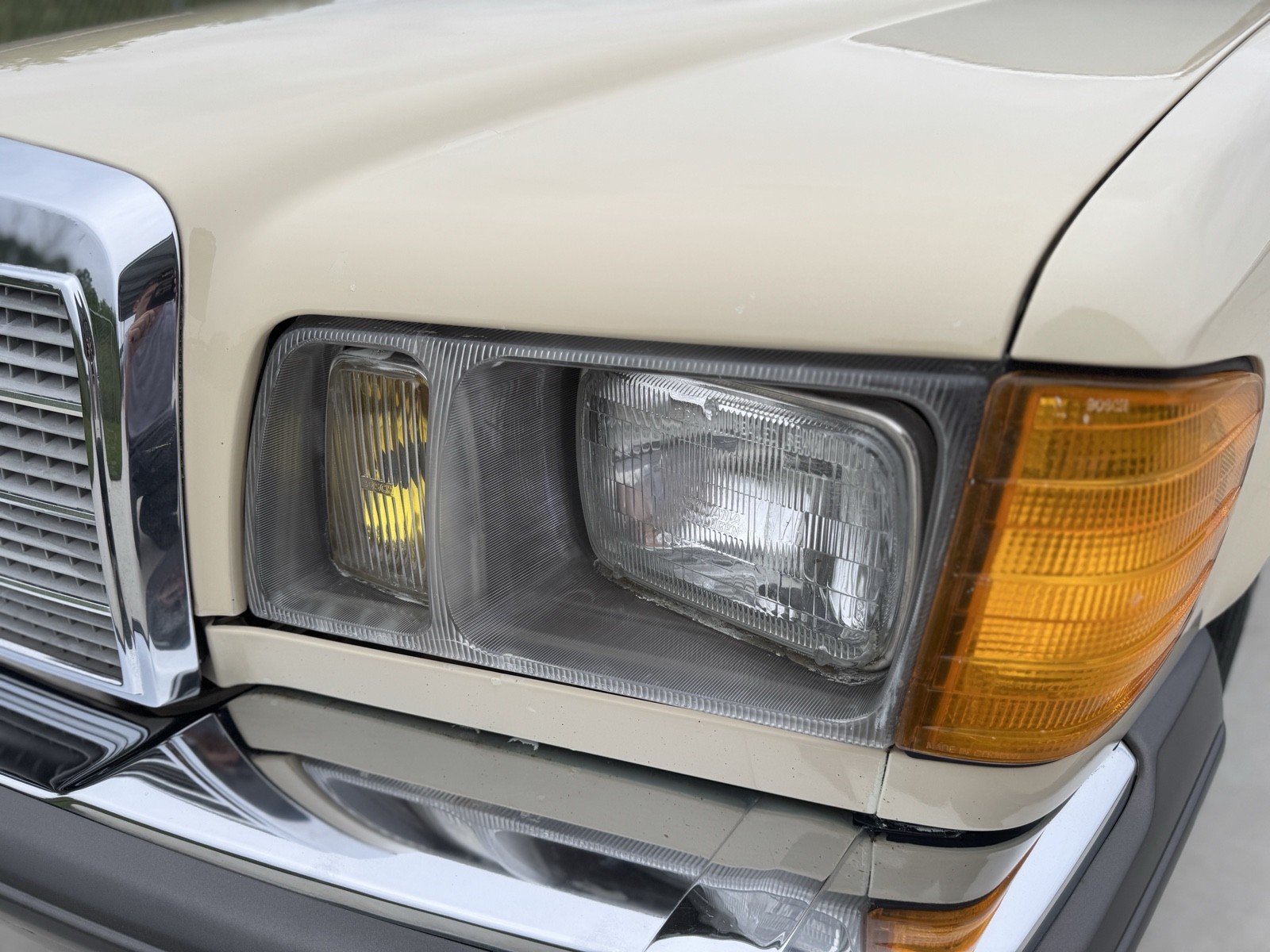 Mercedes-Benz-300-Series-1982-39