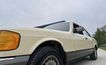 Mercedes-Benz-300-Series-1982-7