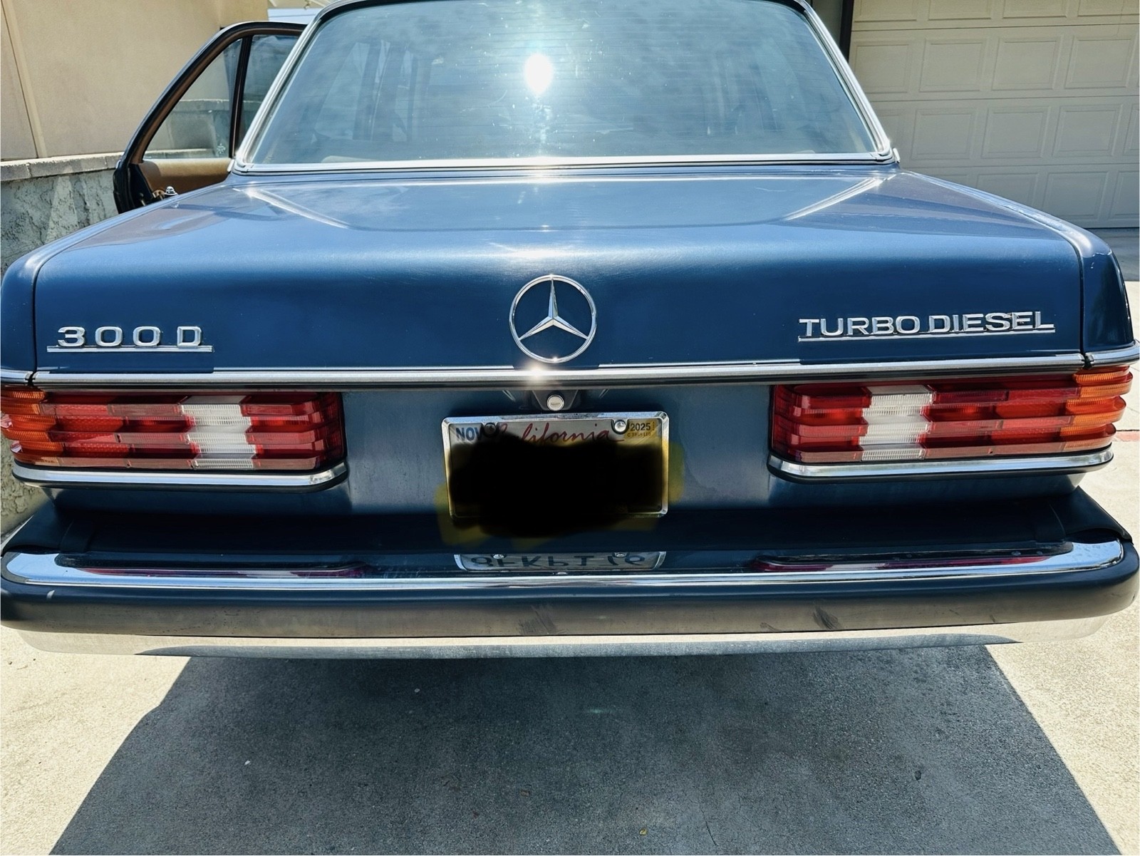 Mercedes-Benz-300-Series-1984-Sedan-1