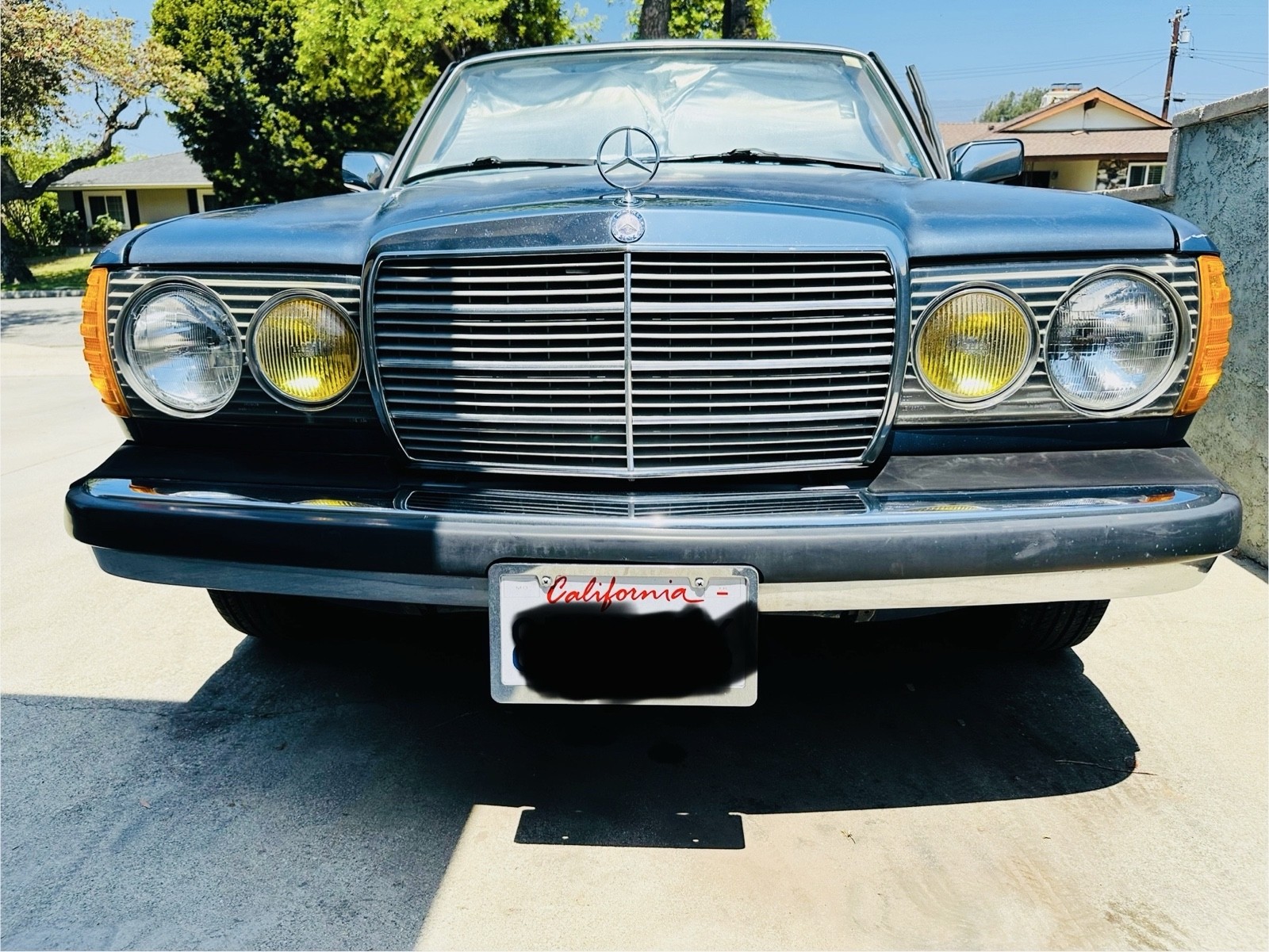 Mercedes-Benz-300-Series-1984-Sedan