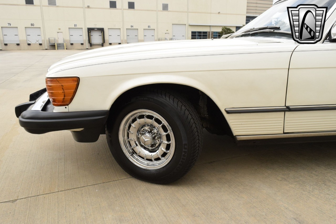 Mercedes-Benz-300-Series-1984-convertible-10