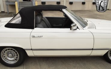 Mercedes-Benz-300-Series-1984-convertible-13