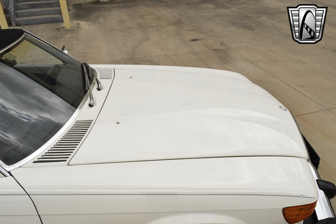 Mercedes-Benz-300-Series-1984-convertible-14
