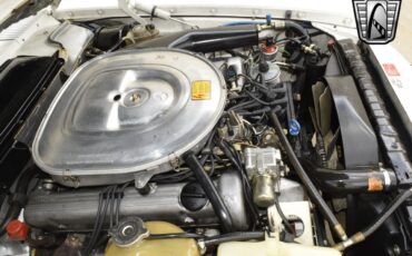 Mercedes-Benz-300-Series-1984-convertible-21